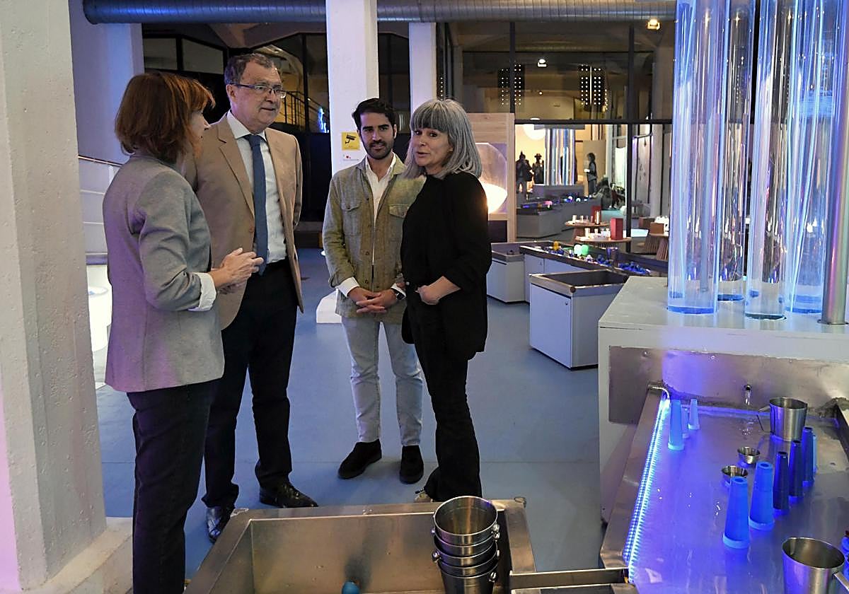 José Ballesta (2º izq.), este miércoles, en el Museo de la Ciencia y el Agua, donde realizó las declaraciones acerca de la actuación del Ministerio.