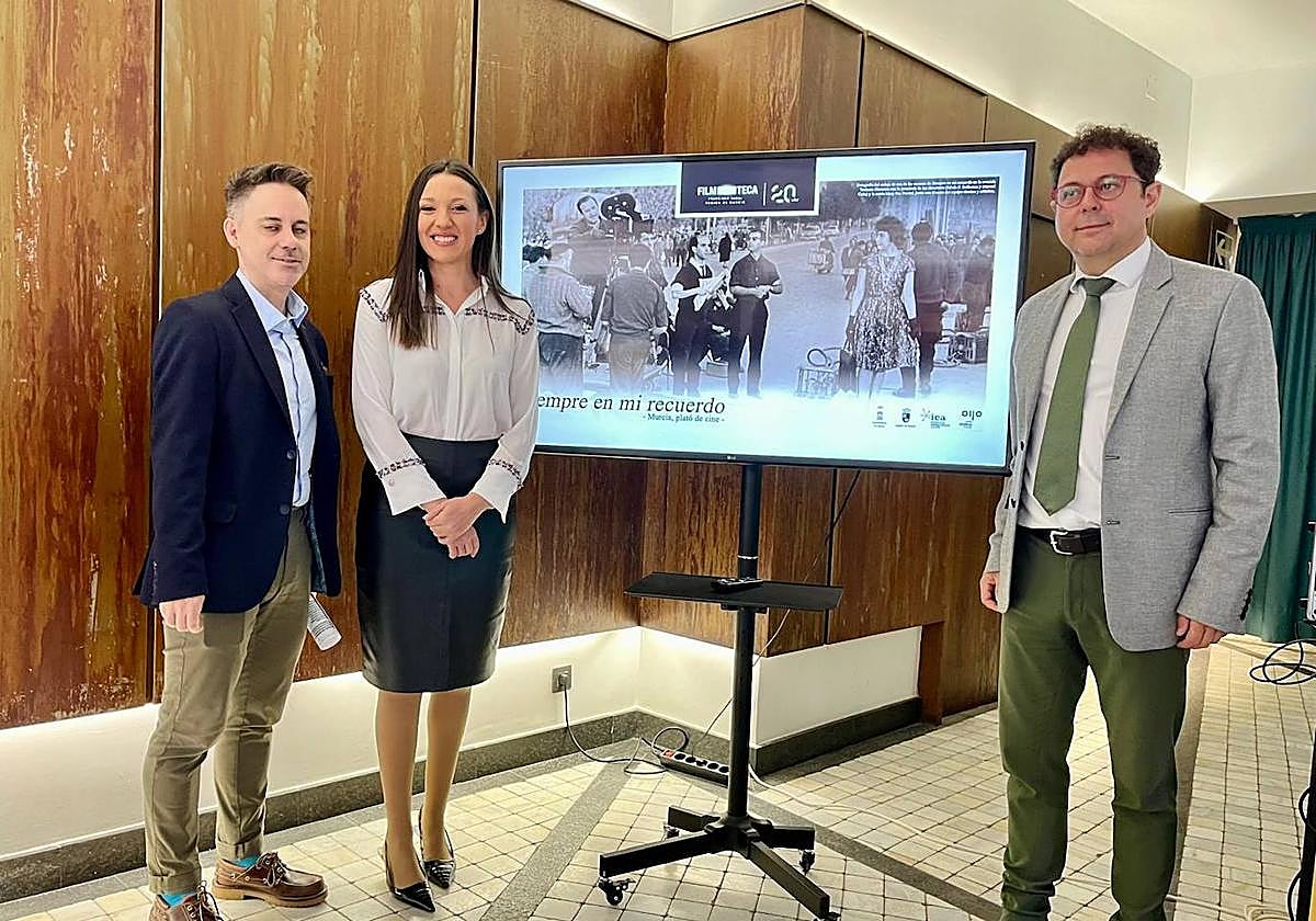 Presentación de los pases gratuitos para 'Siempre en mi recuerdo'.