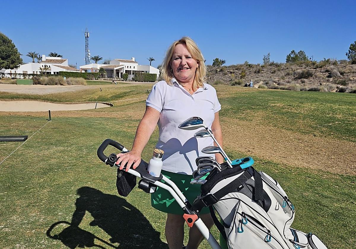 María López durante una de sus clases semanales en El Valle Golf.