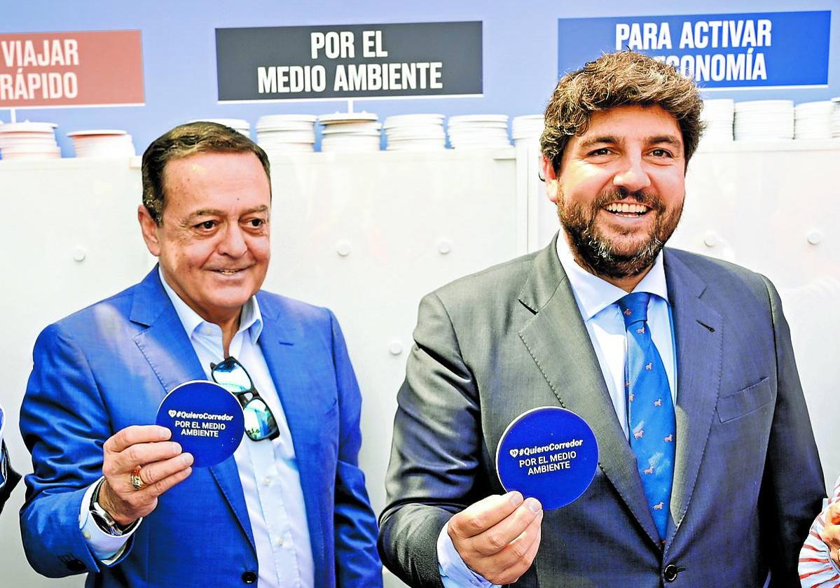 José María Albarracín y Fernando López Miras, el año pasado, en un acto a favor del Corredor Mediterráneo.