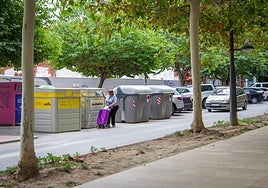 Contenedores en Orihuela en una imagen de archivo.