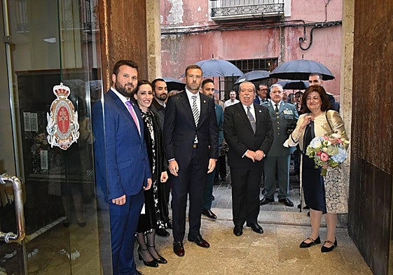 María Dolores García Mascarell (d), en la Casa de la Cruz, donde hubo una recepción, ayer.