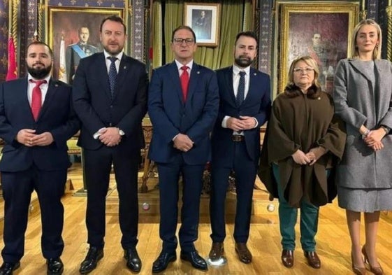 Los ediles socialistas Jesús García, Andrés Aznar, Gaspar Miras, Miguel Ángel Peña, Carmen Navarro y María Isabel Carrillo.