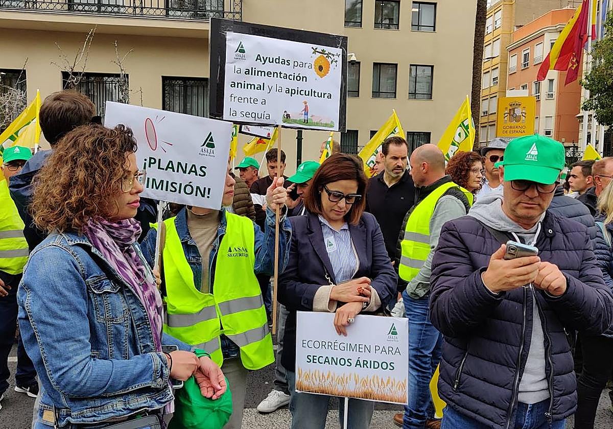 Los agricultores de la Región abren una vía para los riegos de socorro en cultivos de secano