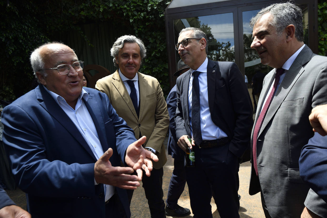 El foro-tertulia La Luz culmina su cuarta temporada con Miguel Padilla, de COAG