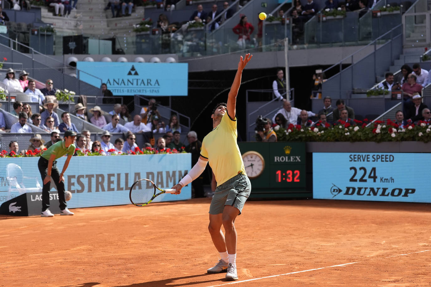 Las imágenes del partido entre Alcaraz y Struff en el Mutua Madrid Open