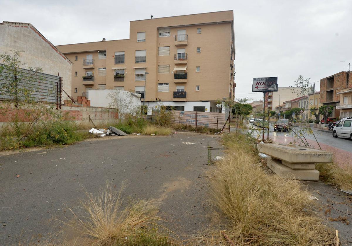 El solar para el aparcamiento en Alquerías está entre las calles Cura Jiménez y Joaquín Rubio Arróniz.