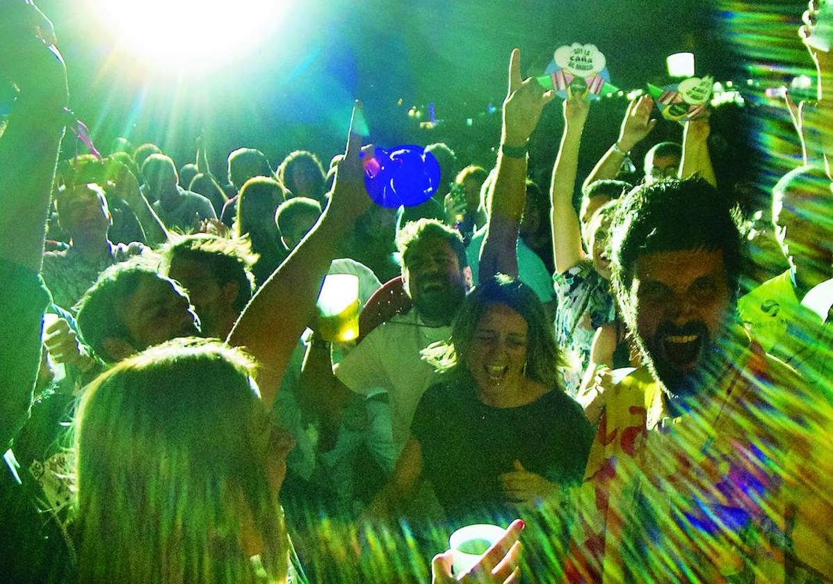 Diversión en La Fica durante el concierto que ofreció Kasabian en la pasada edición del festival Warm Up.