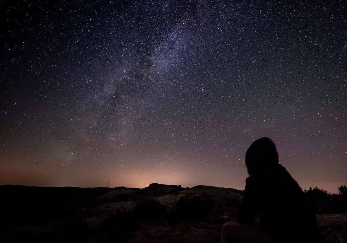 Máxima actividad de una lluvia de estrellas, en una imagen de archivo.