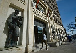 Fachada del Palacio de Justicia de Murcia, sede de la Audiencia Provincial, en una foto de archivo.
