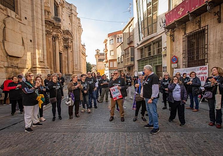 Los padres del Centro Oriol, durante su primera jornada de protestas el pasado febrero.