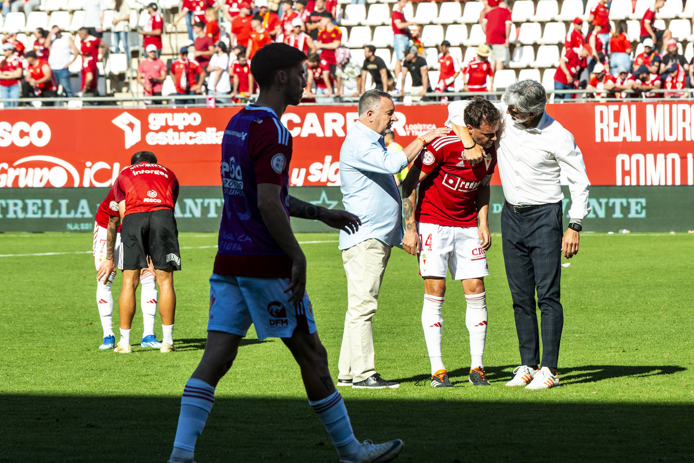 La derrota del Real Murcia frente al Castellón, en imágenes