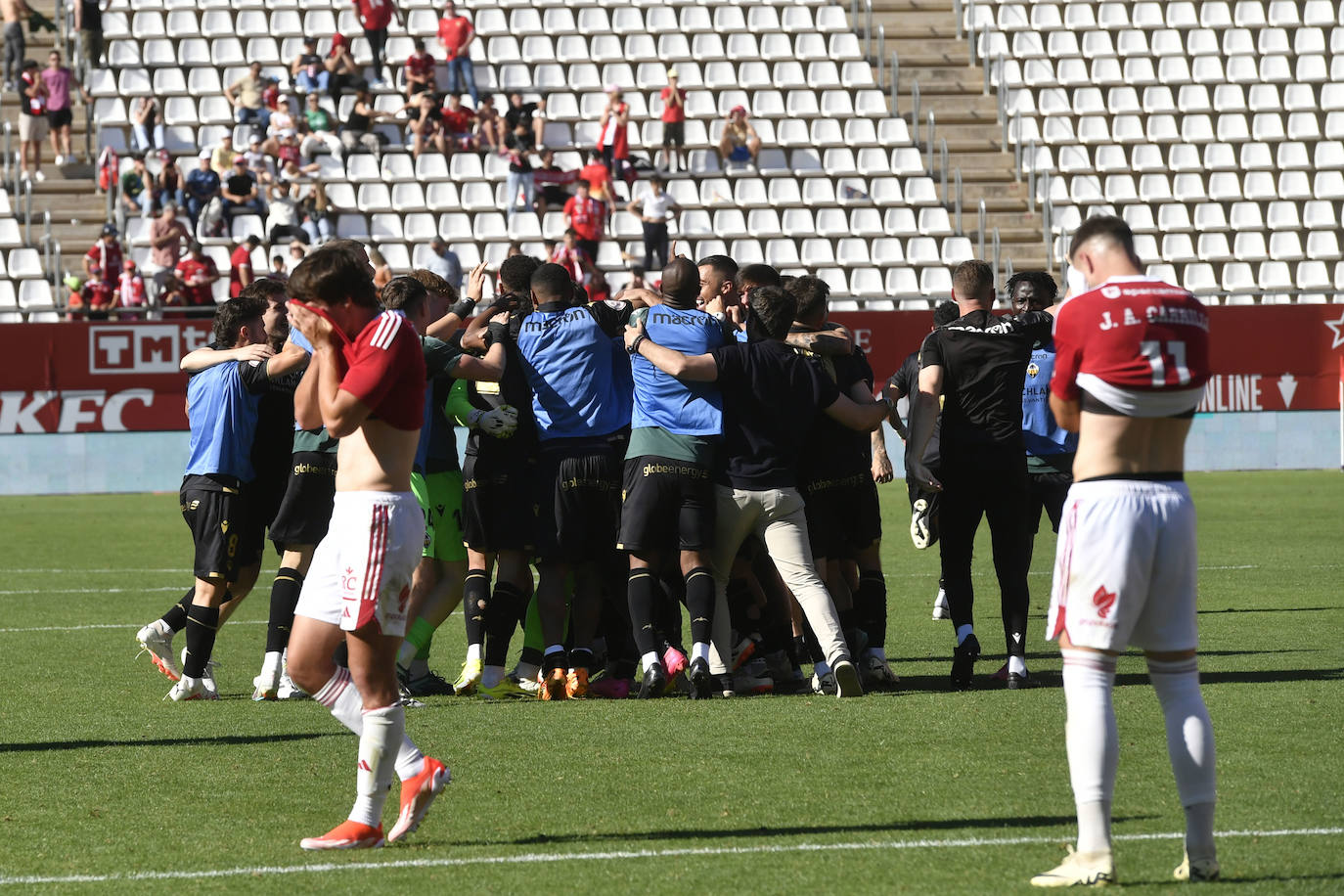 La derrota del Real Murcia frente al Castellón, en imágenes