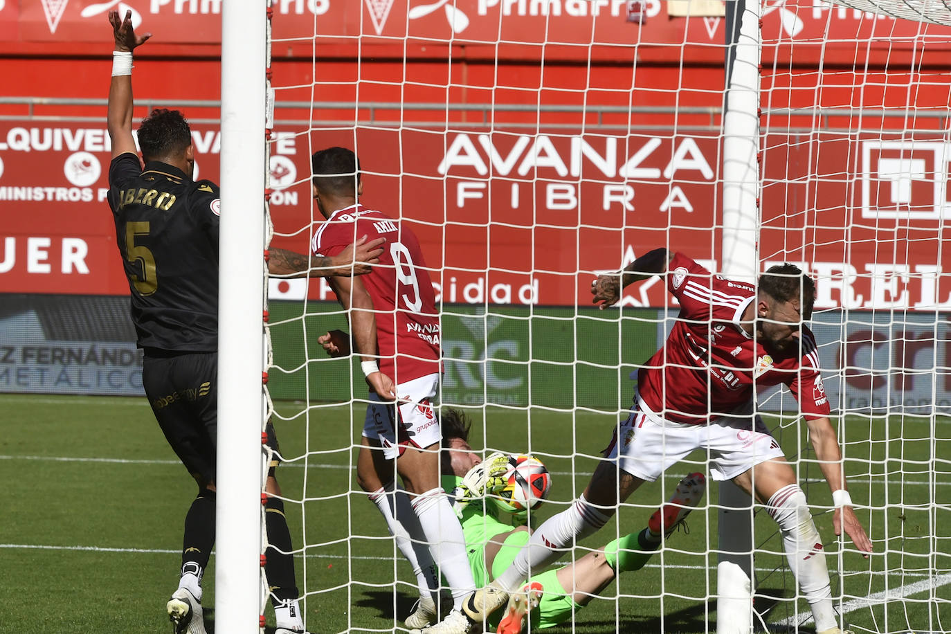 La derrota del Real Murcia frente al Castellón, en imágenes