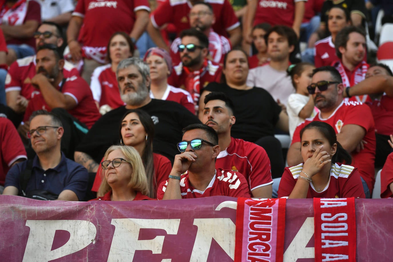 La derrota del Real Murcia frente al Castellón, en imágenes