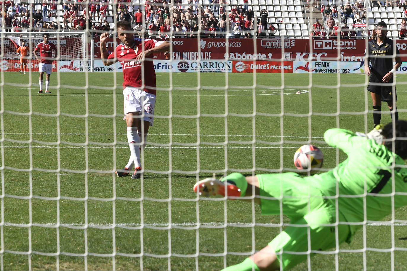 La derrota del Real Murcia frente al Castellón, en imágenes