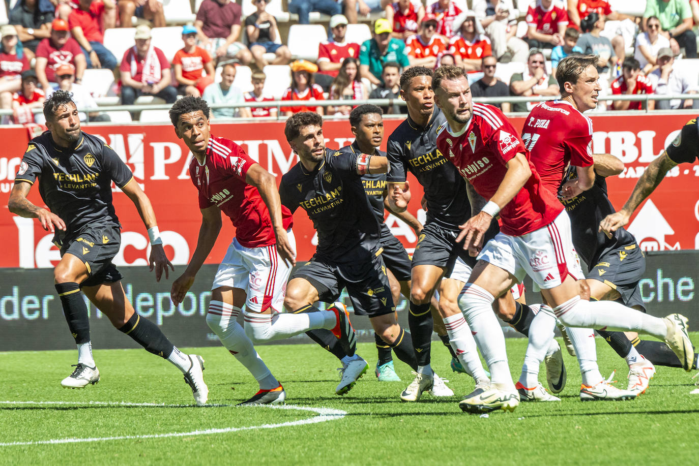 La derrota del Real Murcia frente al Castellón, en imágenes