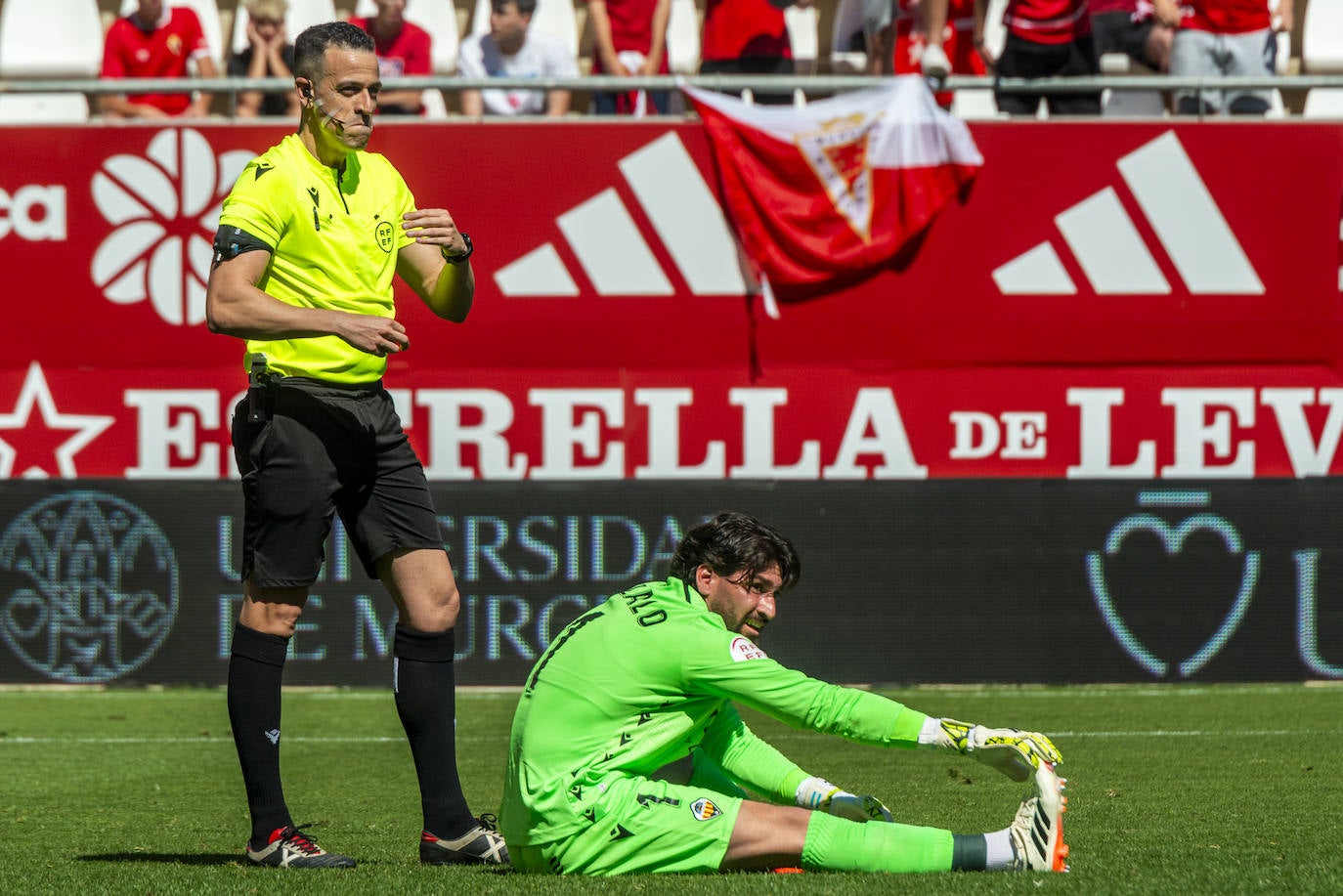 La derrota del Real Murcia frente al Castellón, en imágenes