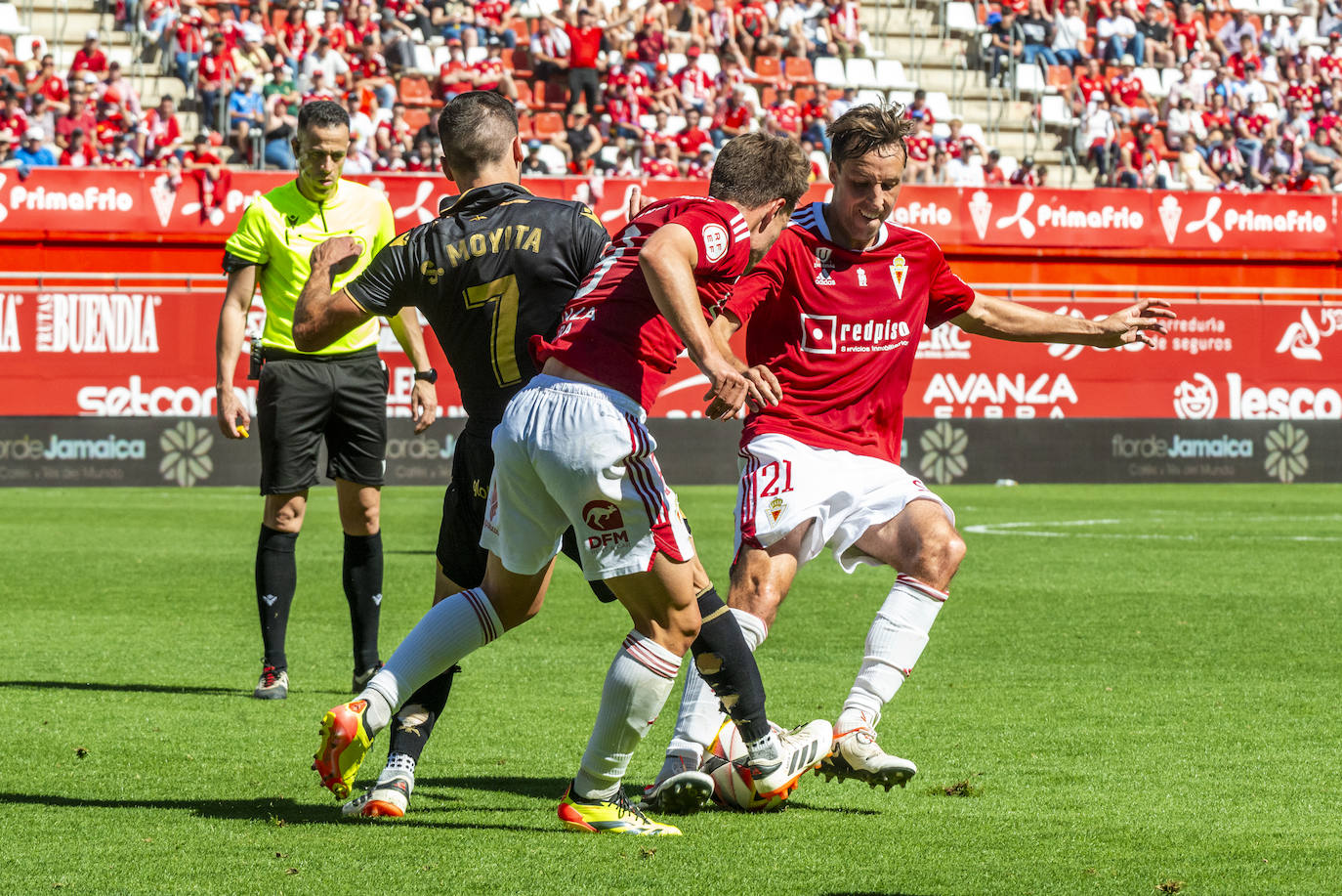 La derrota del Real Murcia frente al Castellón, en imágenes