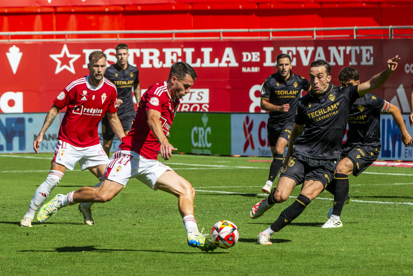 La derrota del Real Murcia frente al Castellón, en imágenes