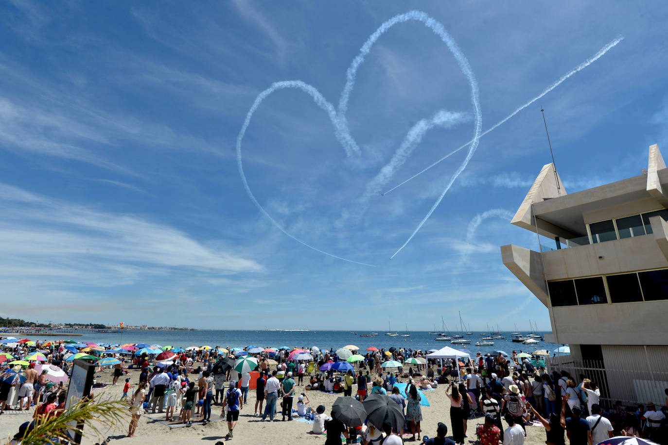 Ovaciones a la Patrulla Águila en el Festival Aéreo de San Javier