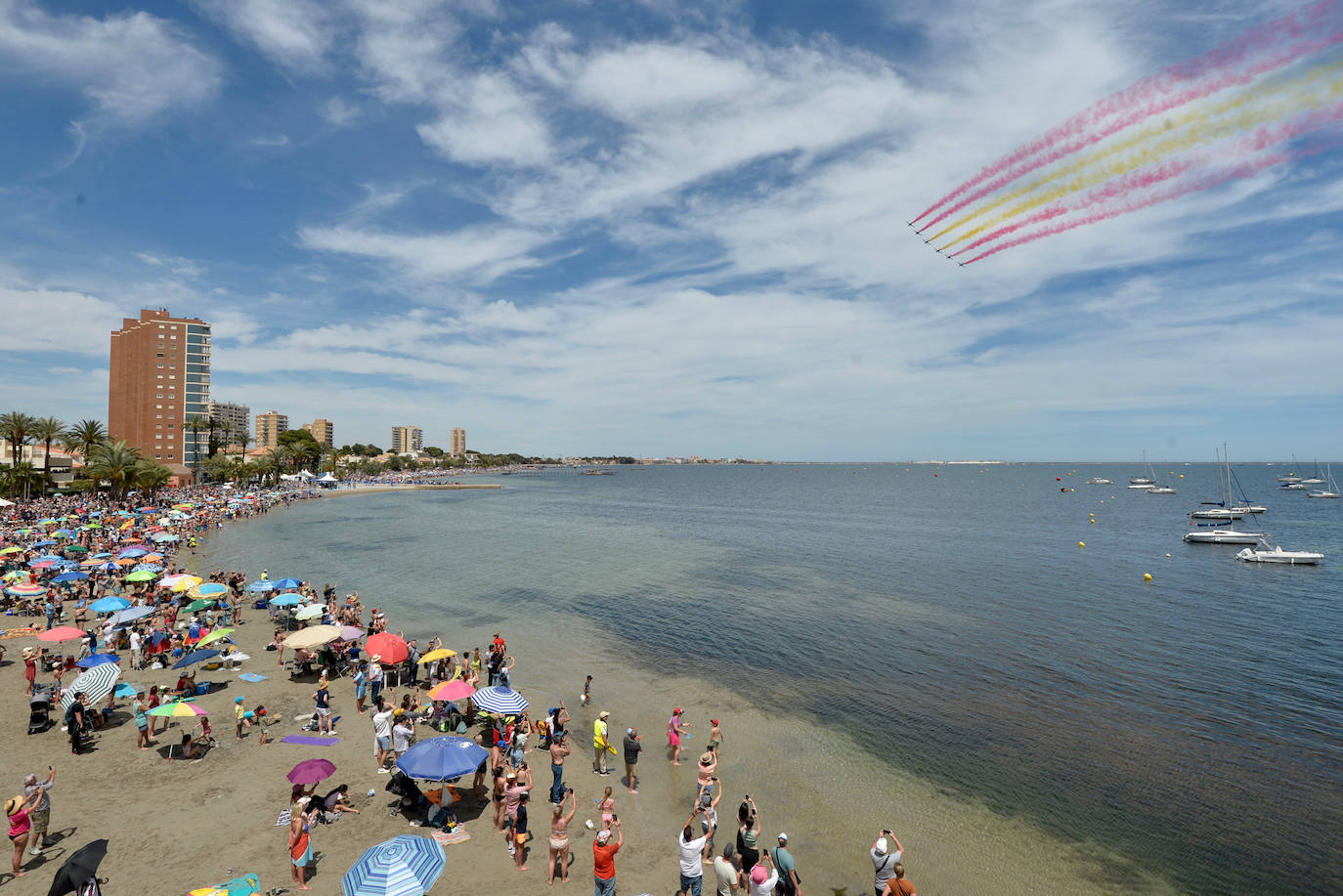 Ovaciones a la Patrulla Águila en el Festival Aéreo de San Javier