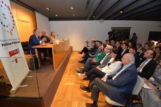 Juan Ignacio Zoido, Manuel Buitrago y Ana García Anciones, en la mesa redonda celebrada en el Centro Cultural Las Claras.