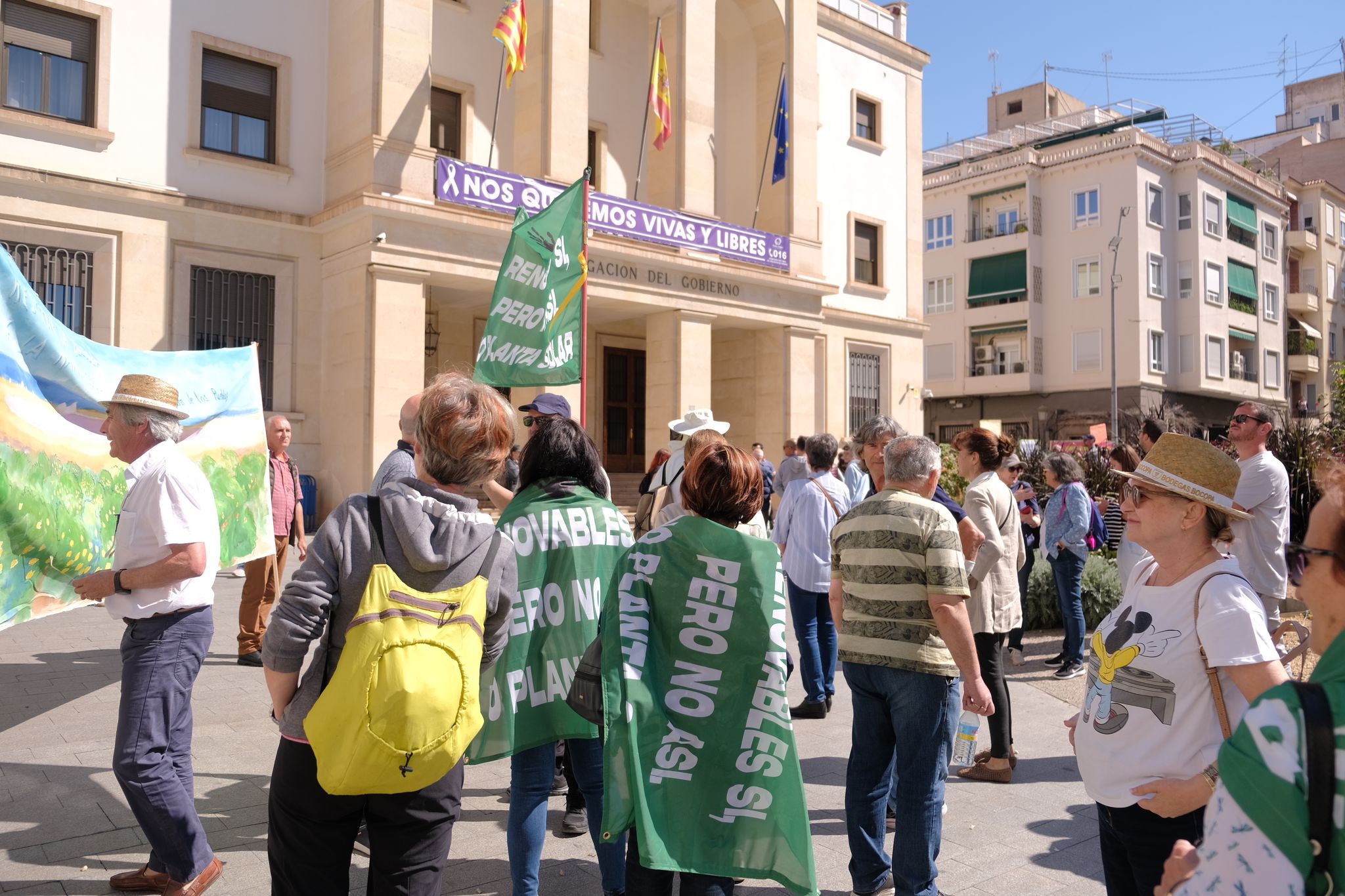 Las imágenes de la protesta de los vecinos de San Miguel de Salinas en Alicante