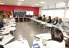 Reunión de López Miras con los coordinadores del programa de prevención del abandono escolar temprano.