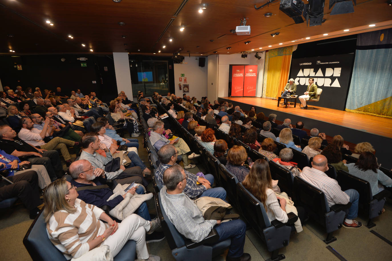 Las imágenes de Andrés Trapiello en el Aula de Cultura de LA VERDAD