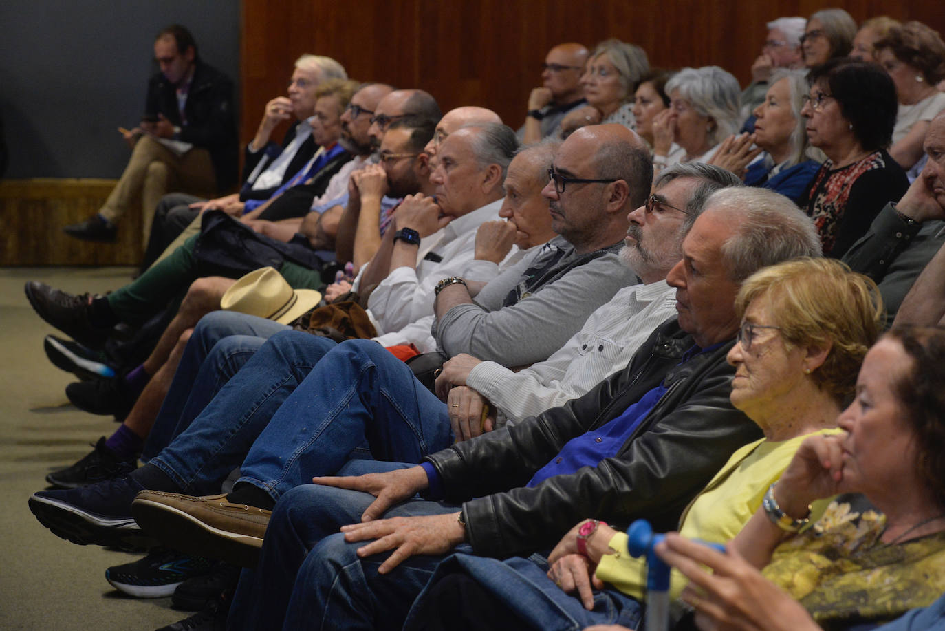 Las imágenes de Andrés Trapiello en el Aula de Cultura de LA VERDAD