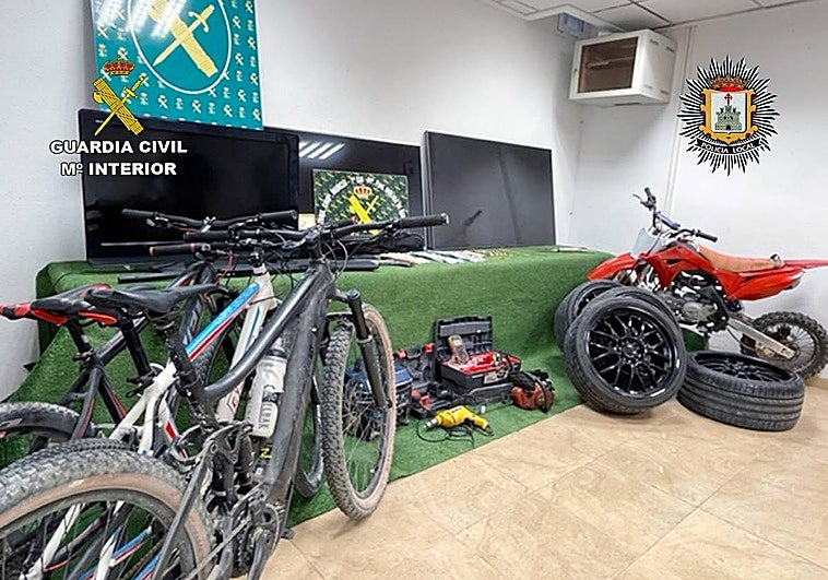 Objetos robados en una quincena de viviendas en Lorquí.