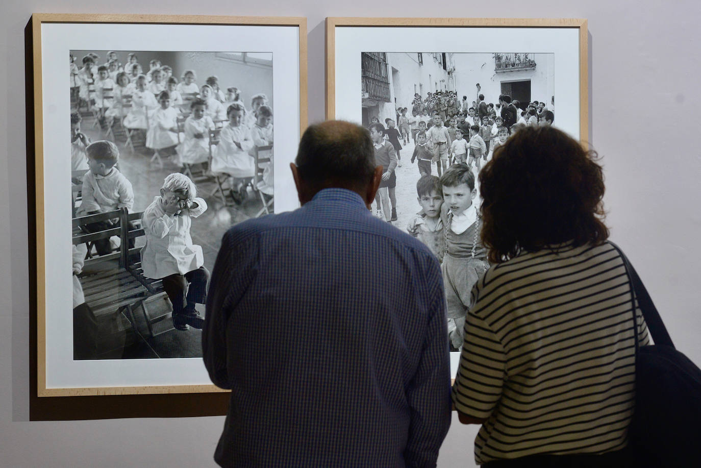 Las imágenes de la exposción de Ramón Masats en el Archivo General de la Región de Murcia