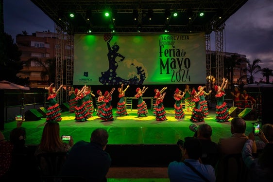 La academia de danza QK y la escuela de baile Paya´s fueron las encargadas de estrenar el 'tablao'.