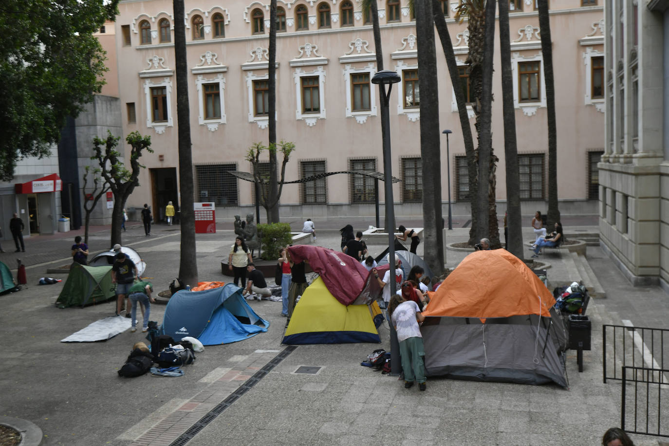 Las imágenes de la acampada de estudiantes de la UMU a favor de Palestina