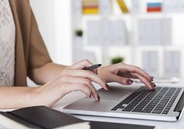 Estos son los seguros que los autónomos pueden deducirse de su declaración