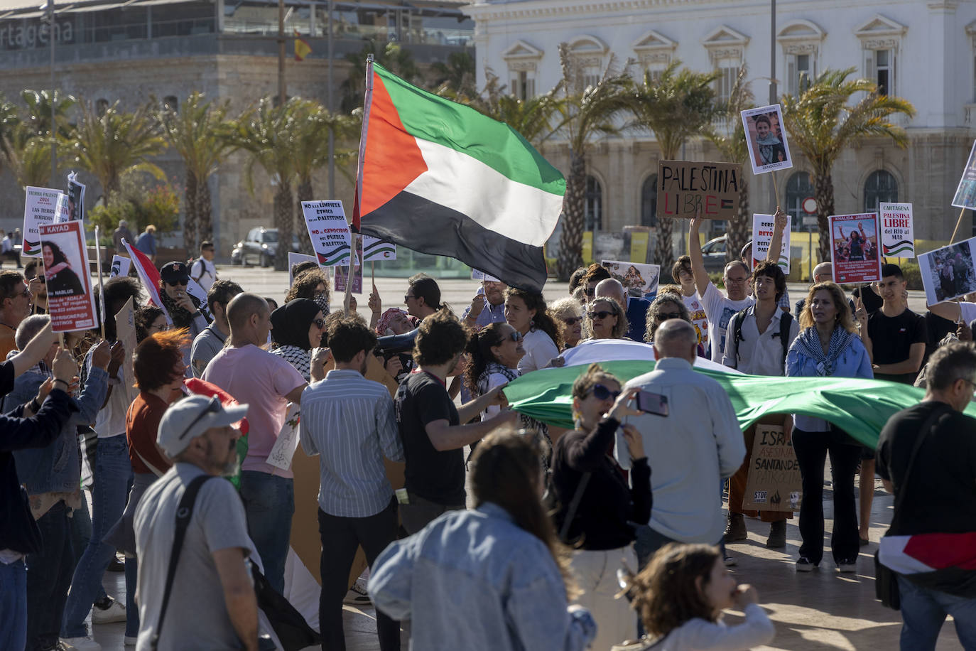 En imágenes, la protesta contra la escala del barco &#039;Borkum&#039; en Cartagena