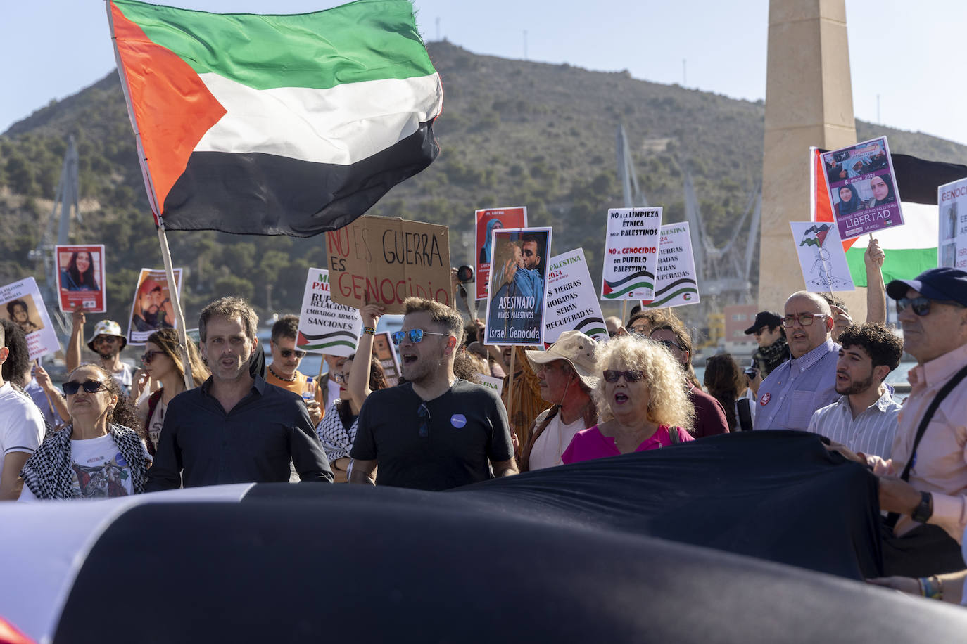 En imágenes, la protesta contra la escala del barco &#039;Borkum&#039; en Cartagena
