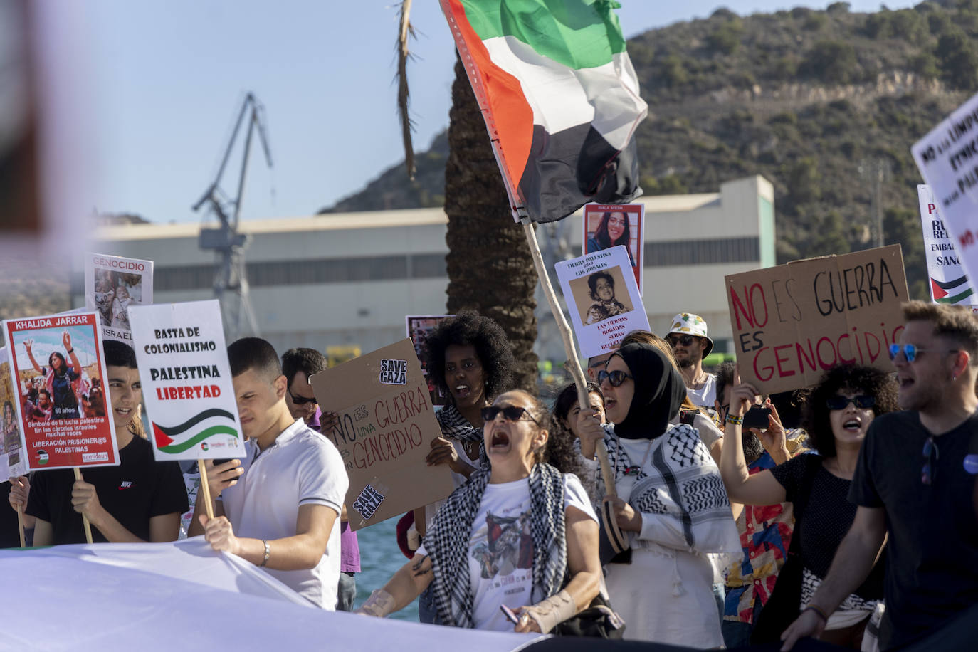 En imágenes, la protesta contra la escala del barco &#039;Borkum&#039; en Cartagena