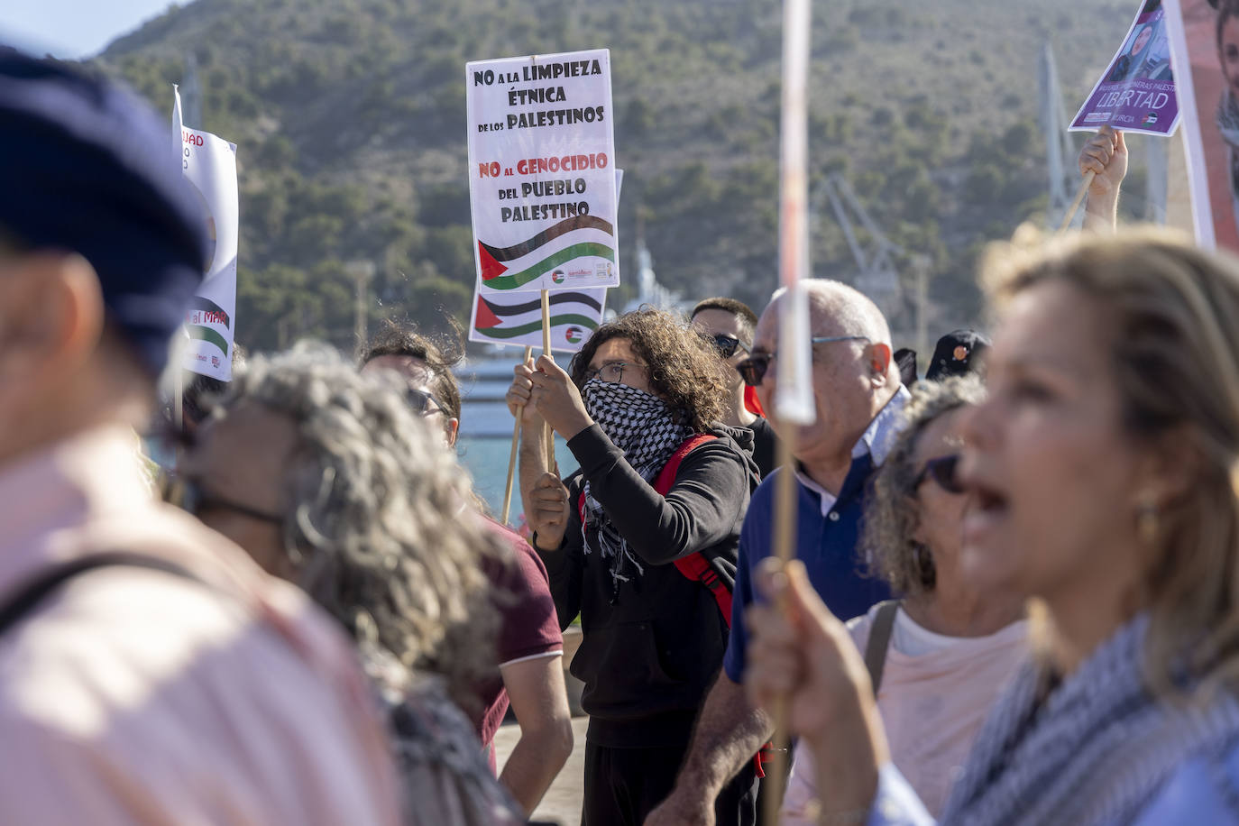 En imágenes, la protesta contra la escala del barco &#039;Borkum&#039; en Cartagena