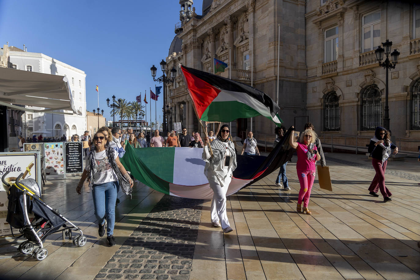 En imágenes, la protesta contra la escala del barco &#039;Borkum&#039; en Cartagena