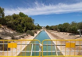Canal del postrasvase a su paso por el municipio alicantino de Orihuela.