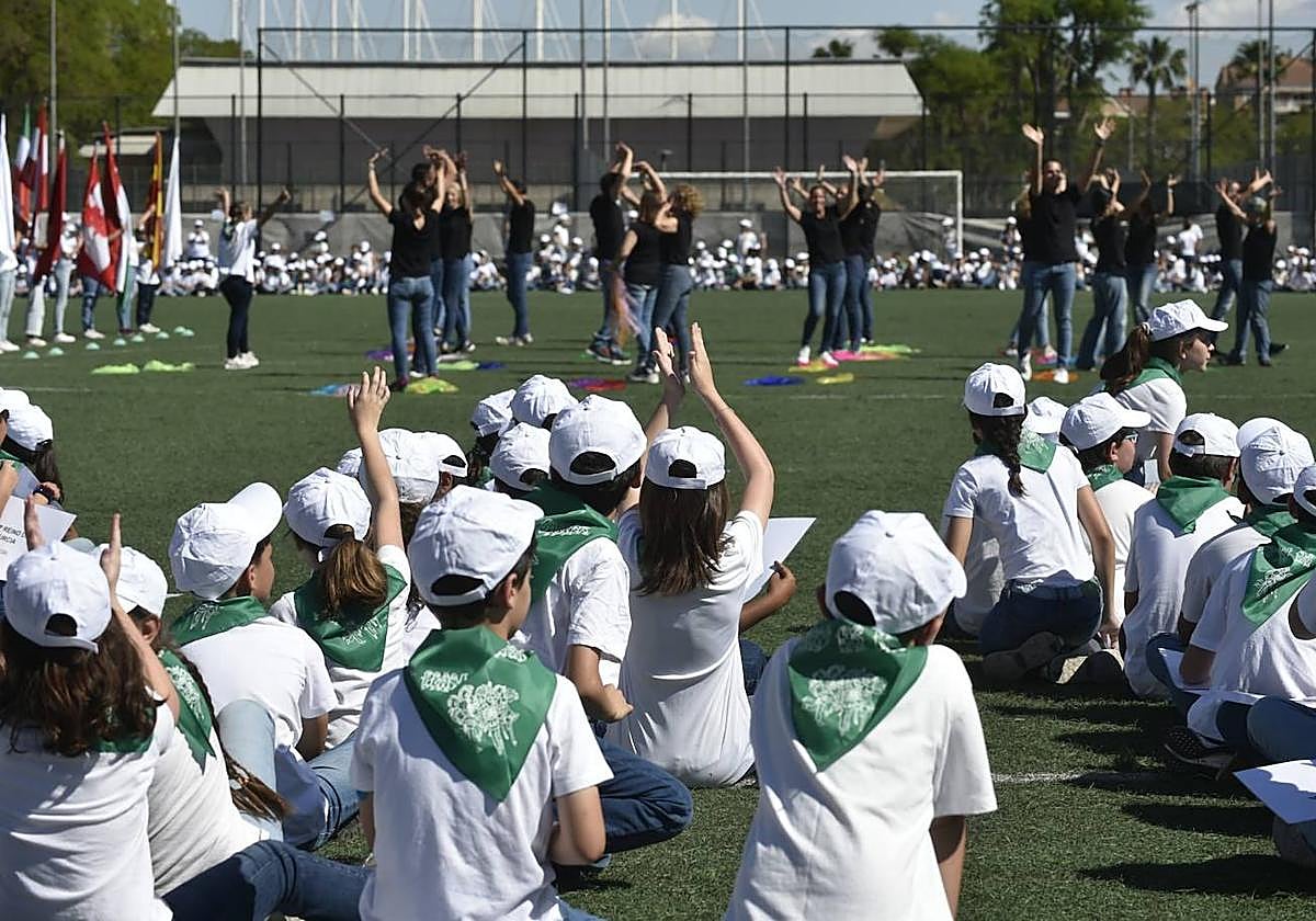 Alumnos durante una de las exhibiciones celebradas este viernes.