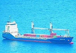 El 'Borkum', fondeado el jueves a mediodía en aguas de cabo Tiñoso próximas a Cartagena.