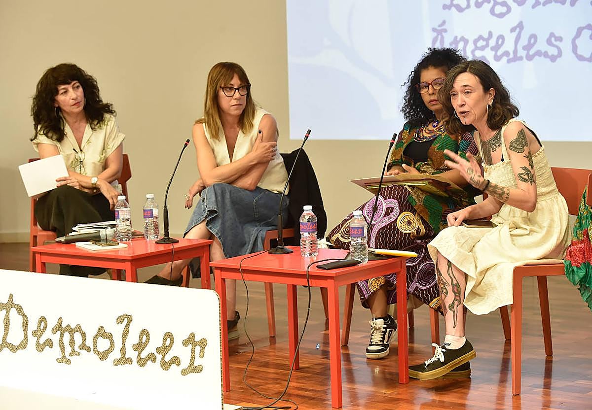 Ángeles Carnacea, Vega Cerezo, Alejandra Ntutumu y Begoña Méndez, en el festival Demoleer.