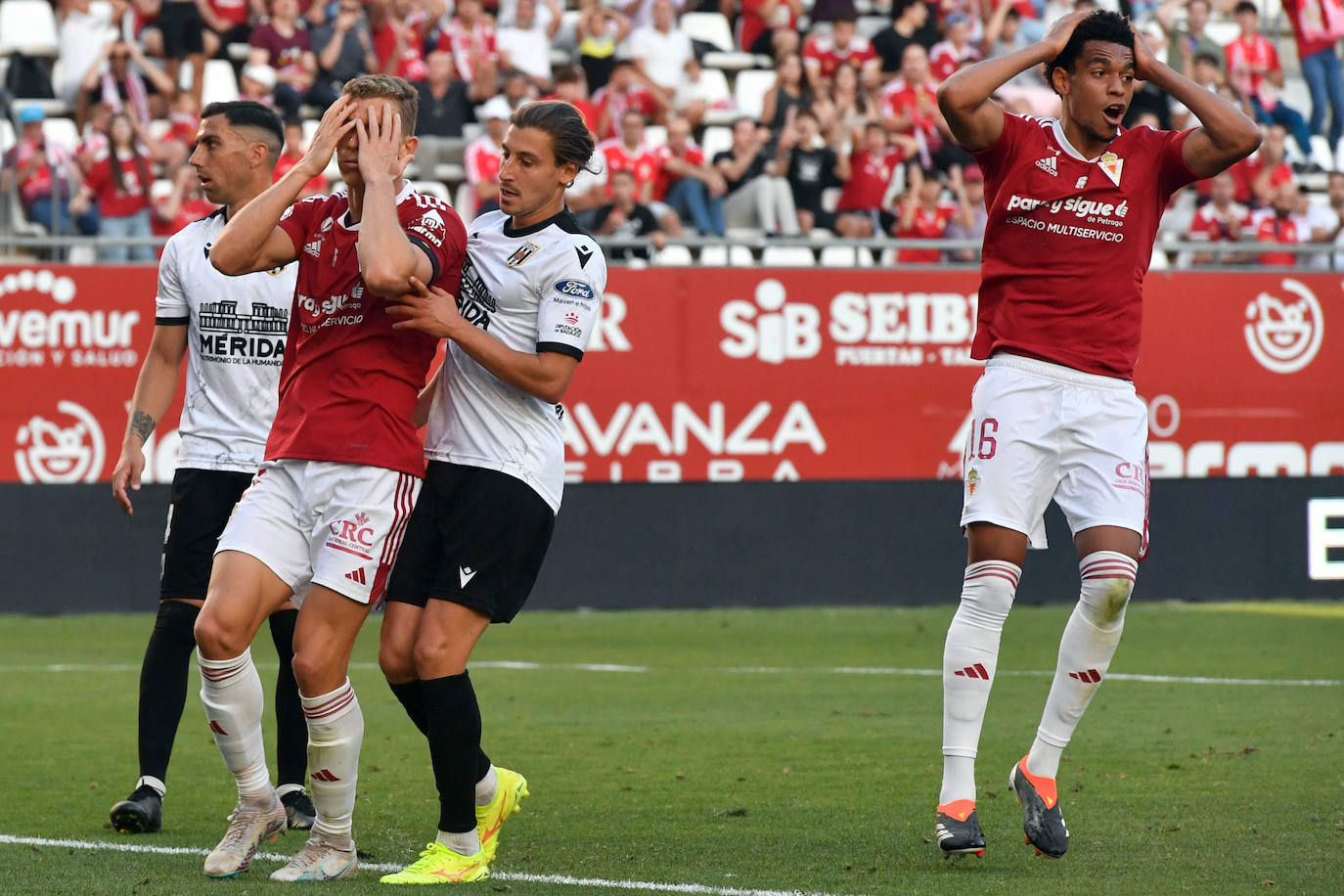 El empate del Real Murcia frente al Mérida, en imágenes