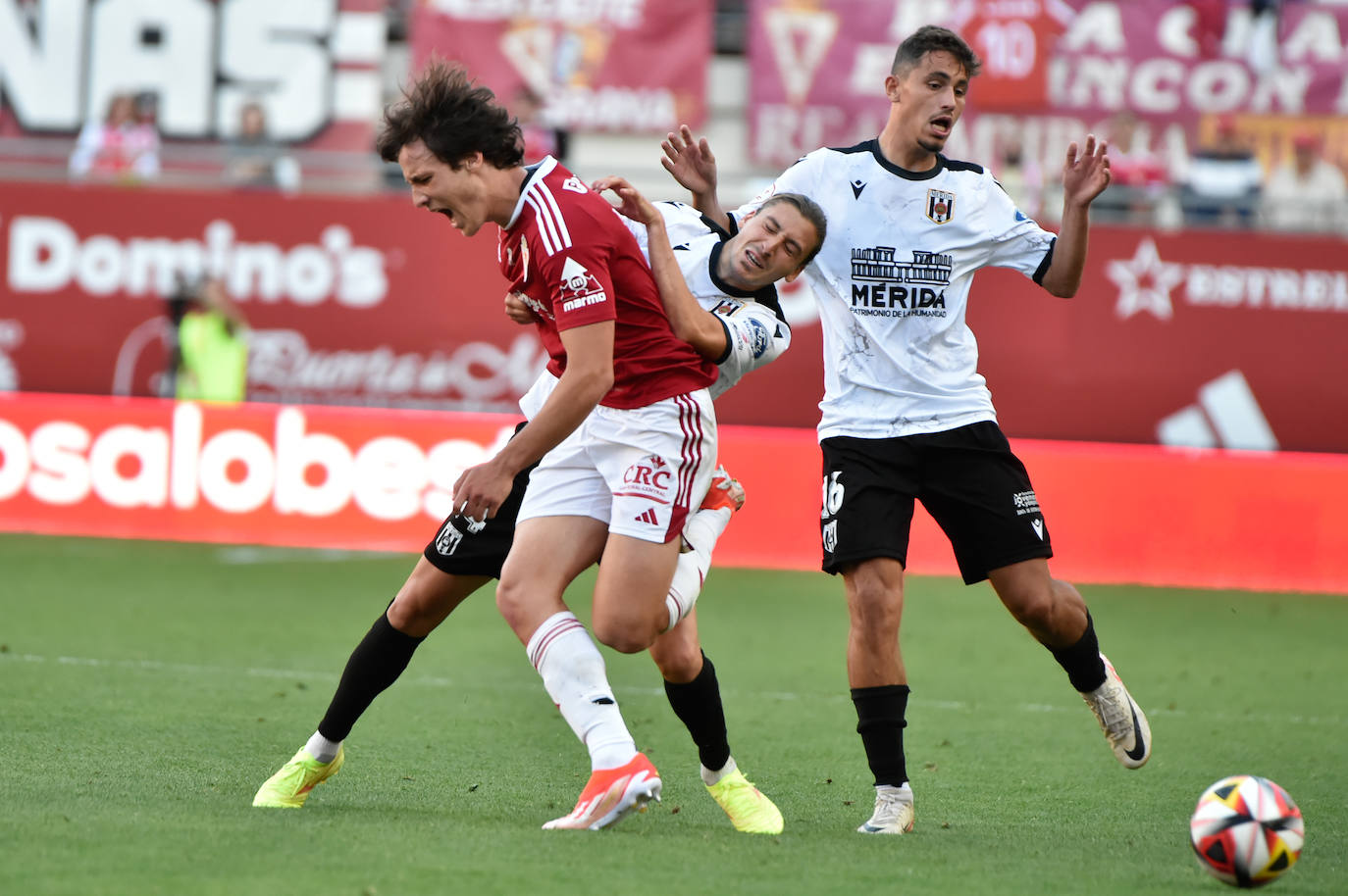 El empate del Real Murcia frente al Mérida, en imágenes