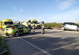 Imagen del accidente entre dos vehículos en Mazarrón, este sábado.