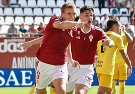 Alberto González celebra junto a Imanol su gol ante el Algeciras, esta temporada.