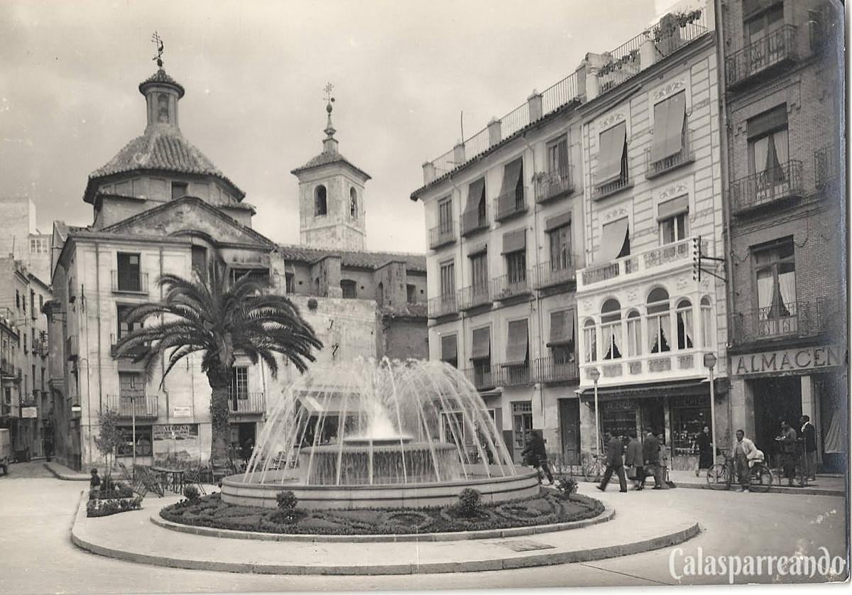 Antigua estampa de la plaza de las Flores, con el edificio del mirador (a la derecha) cuya fachada se recreará con nuevos materiales.